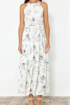 Vestido comprido com gola halter