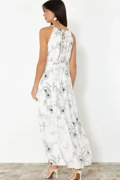 Vestido comprido com gola halter