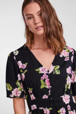 Vestido comprido de mulher.