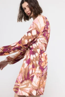 Vestido corto de manga larga