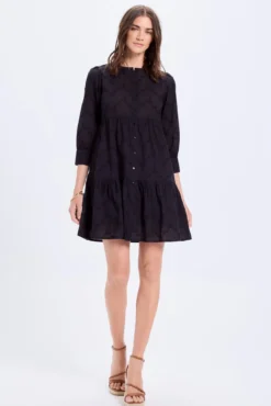 Vestido curto bordado
