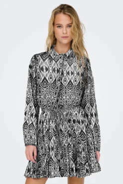 Vestido curto camiseiro