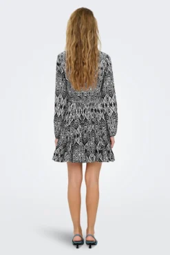 Vestido curto camiseiro