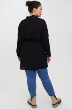 Vestido curto camiseiro cintura subida