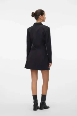 Vestido curto com botões