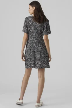 Vestido curto com botões