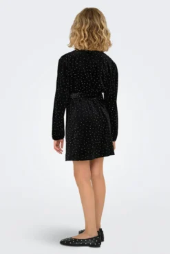 Vestido curto com brilhantes