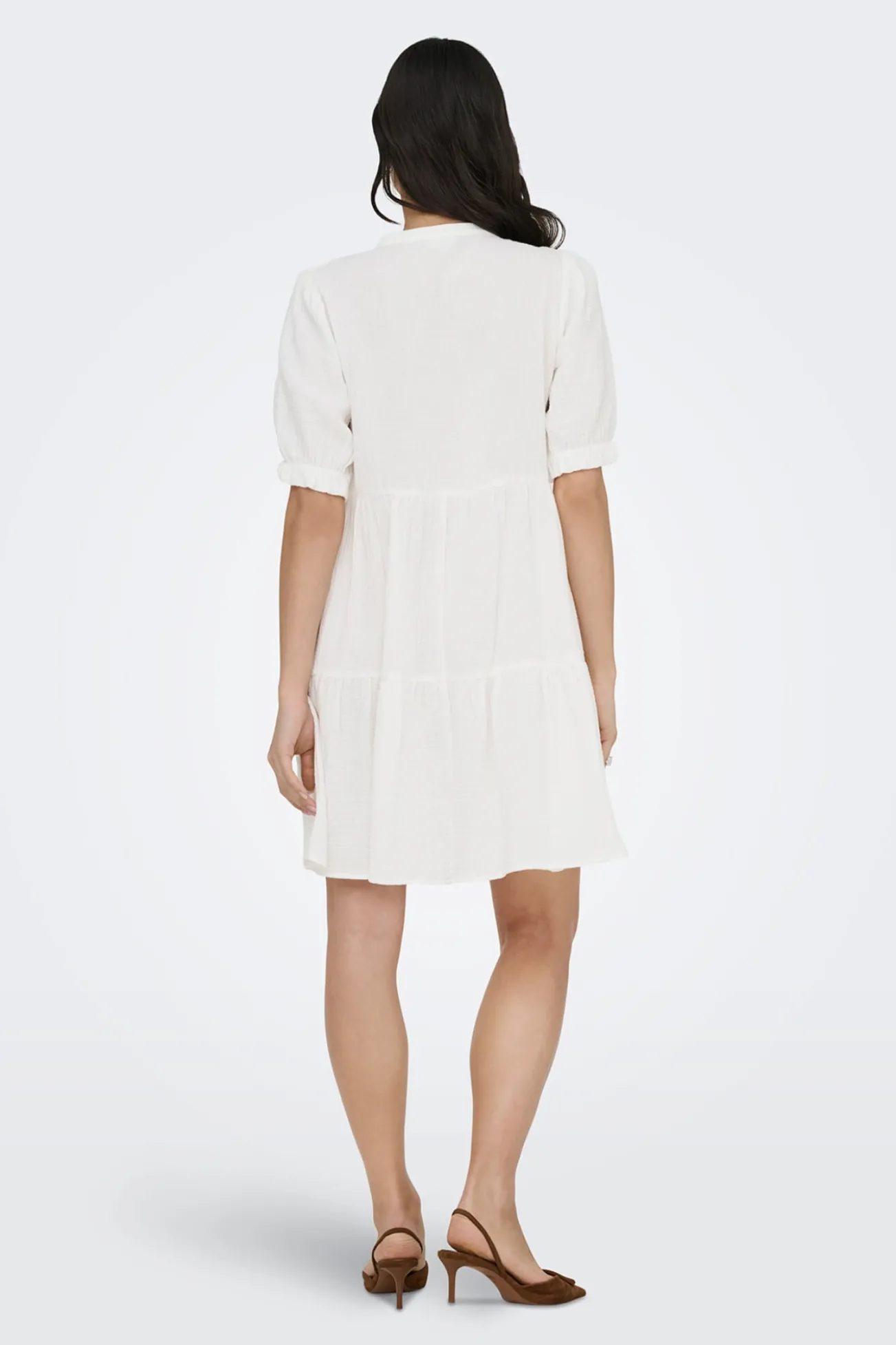 Vestido curto com folhos