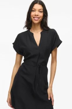 Vestido curto com gola mao e viscose