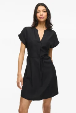 Vestido curto com gola mao e viscose