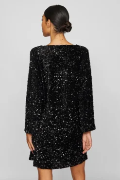 Vestido curto com lantejoulas