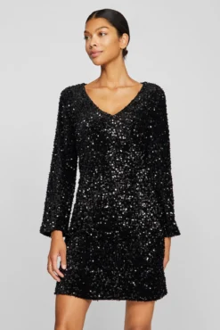 Vestido curto com lantejoulas
