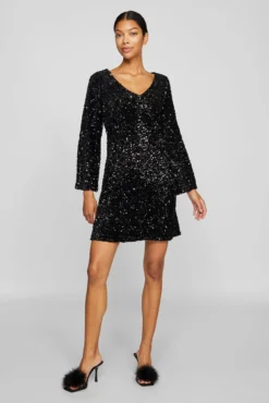 Vestido curto com lantejoulas