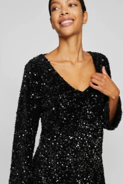 Vestido curto com lantejoulas