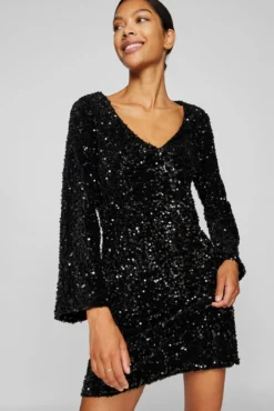 Vestido curto com lantejoulas