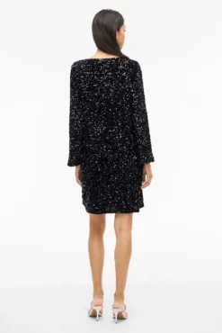 Vestido curto com lantejoulas