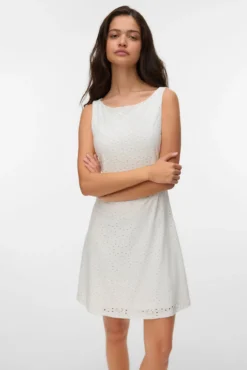 Vestido curto com recortes