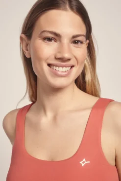 Vestido curto coral com alças