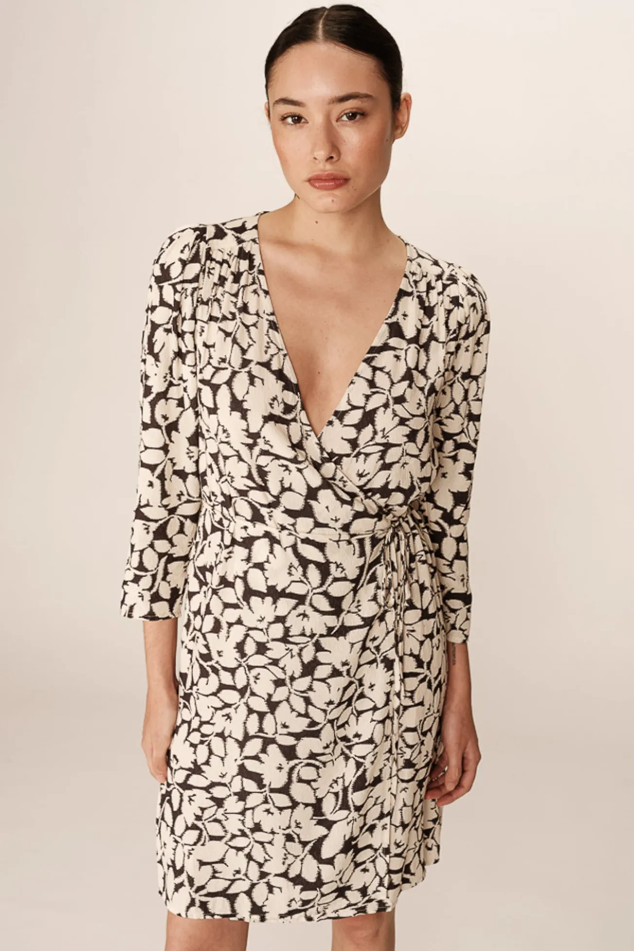 Vestido curto corte reto