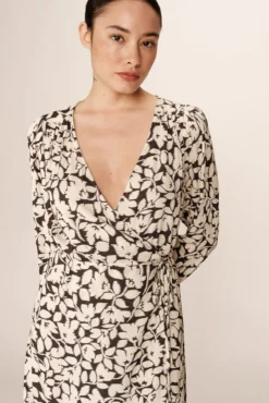 Vestido curto corte reto