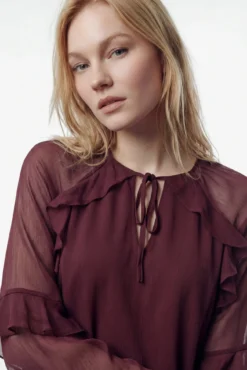 Vestido curto de chiffon com babados