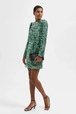 Vestido curto de festa com lantejoulas