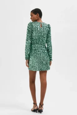 Vestido curto de festa com lantejoulas