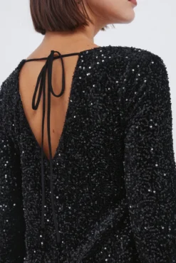 Vestido curto de lantejoulas