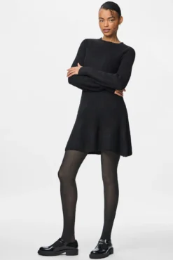 Vestido curto de malha com punhos