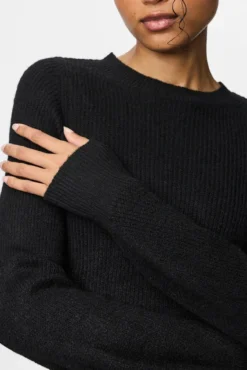 Vestido curto de malha com punhos