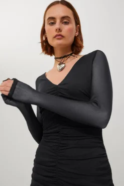 Vestido curto de malha forrado de mulher
