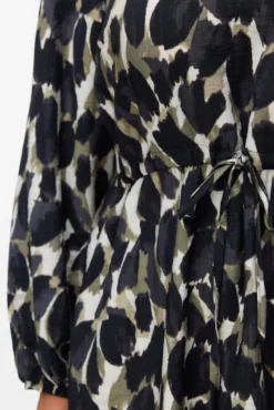 Vestido curto de manga comprida Curve