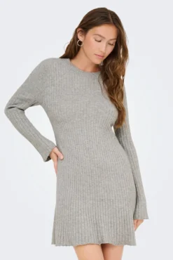 Vestido curto de manga comprida