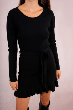 Vestido curto de manga comprida com laçada