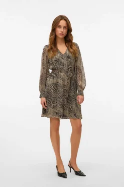 Vestido curto de manga comprida