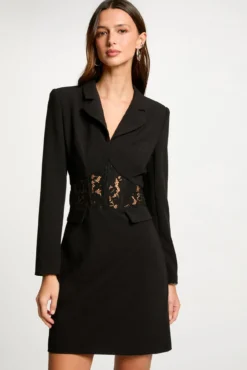 Vestido curto de renda justo