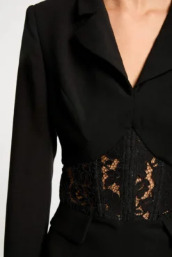 Vestido curto de renda justo
