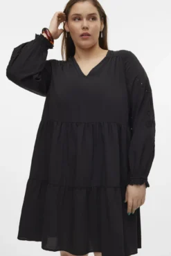 Vestido curto de tamanho grande