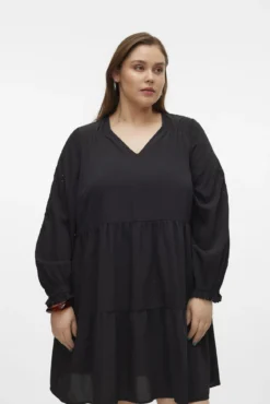 Vestido curto de tamanho grande