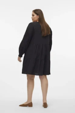 Vestido curto de tamanho grande