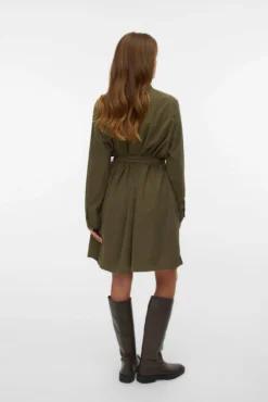 Vestido curto de veludo cotelê plus size