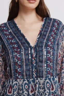 Vestido curto em gaze com lantejoulas