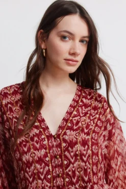 Vestido curto em gaze com lantejoulas