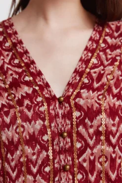 Vestido curto em gaze com lantejoulas