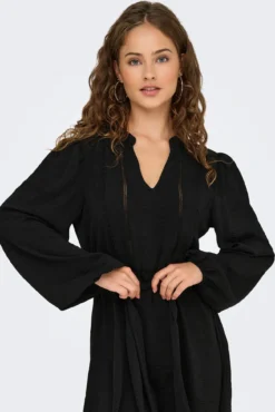 Vestido curto esvoaçante