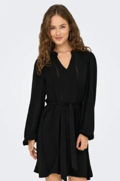 Vestido curto esvoaçante