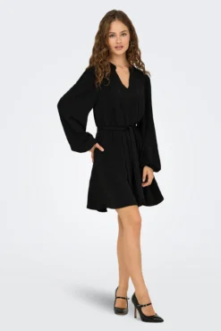 Vestido curto esvoaçante