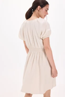Vestido curto evasê