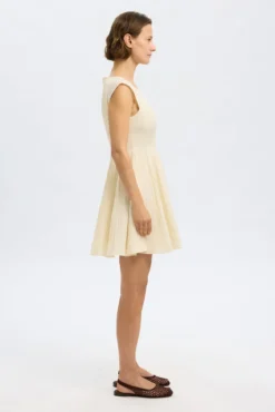 Vestido curto feito com Tencel Lyocell