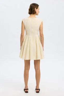 Vestido curto feito com Tencel Lyocell